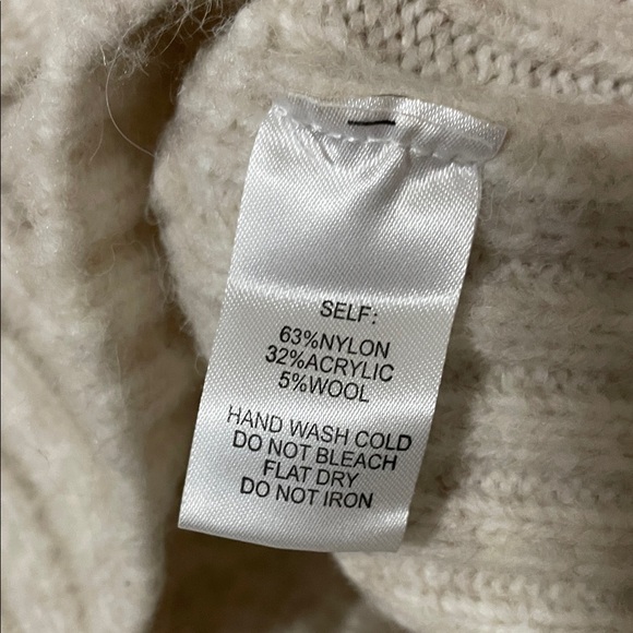 Flat White Los Angelos Cropped Oatmeal Colour Sweater Size Small - Picture 5 of 10